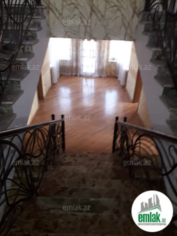 Satılır 9 otaqlı həyət evi 529.3 m²