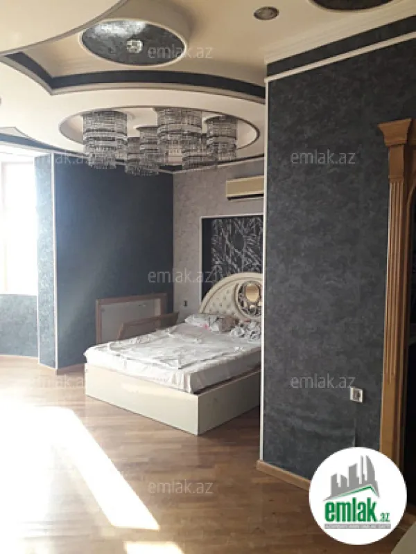 Satılır 9 otaqlı həyət evi 529.3 m²