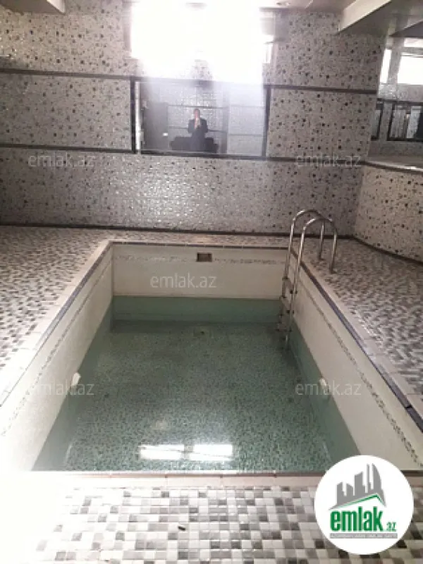 Satılır 9 otaqlı həyət evi 529.3 m²