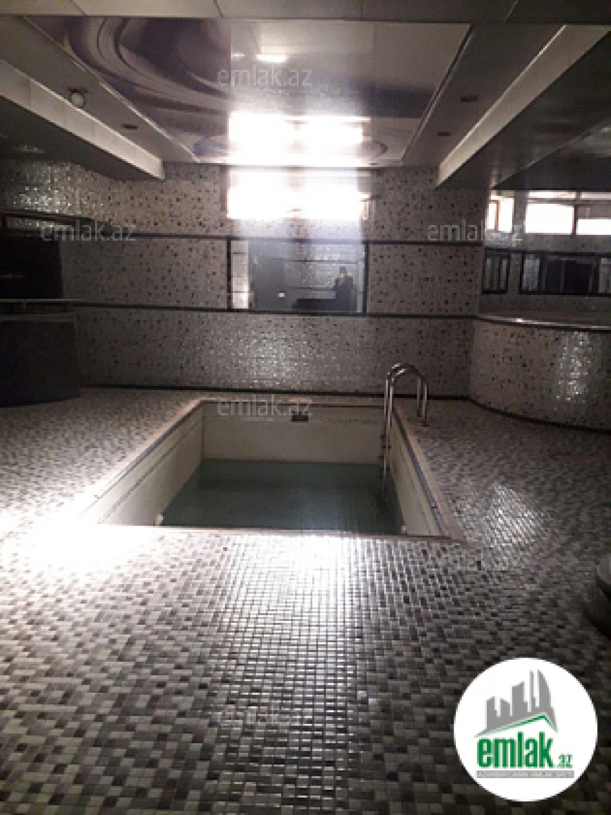 Satılır 9 otaqlı həyət evi 529.3 m²