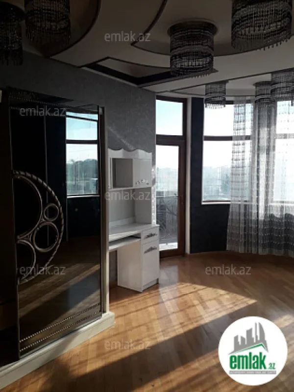 Satılır 9 otaqlı həyət evi 529.3 m²