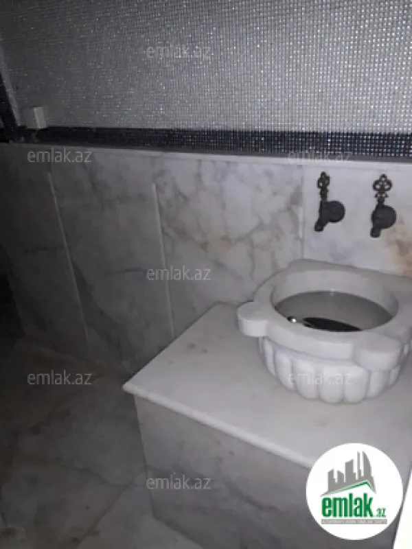 Satılır 9 otaqlı həyət evi 529.3 m²