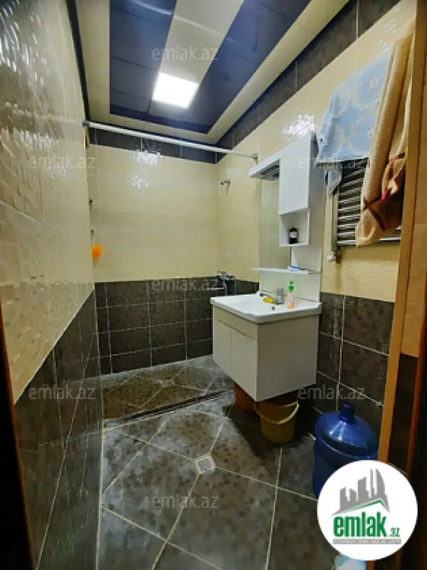 Satılır 3 otaqlı köhnə tikili 85 m²