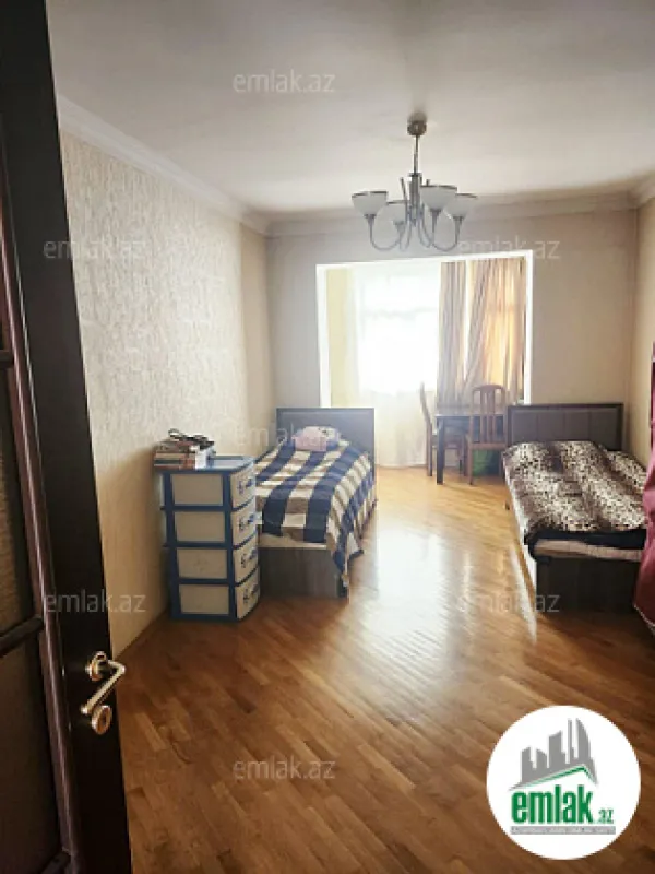 Satılır 3 otaqlı köhnə tikili 90 m²