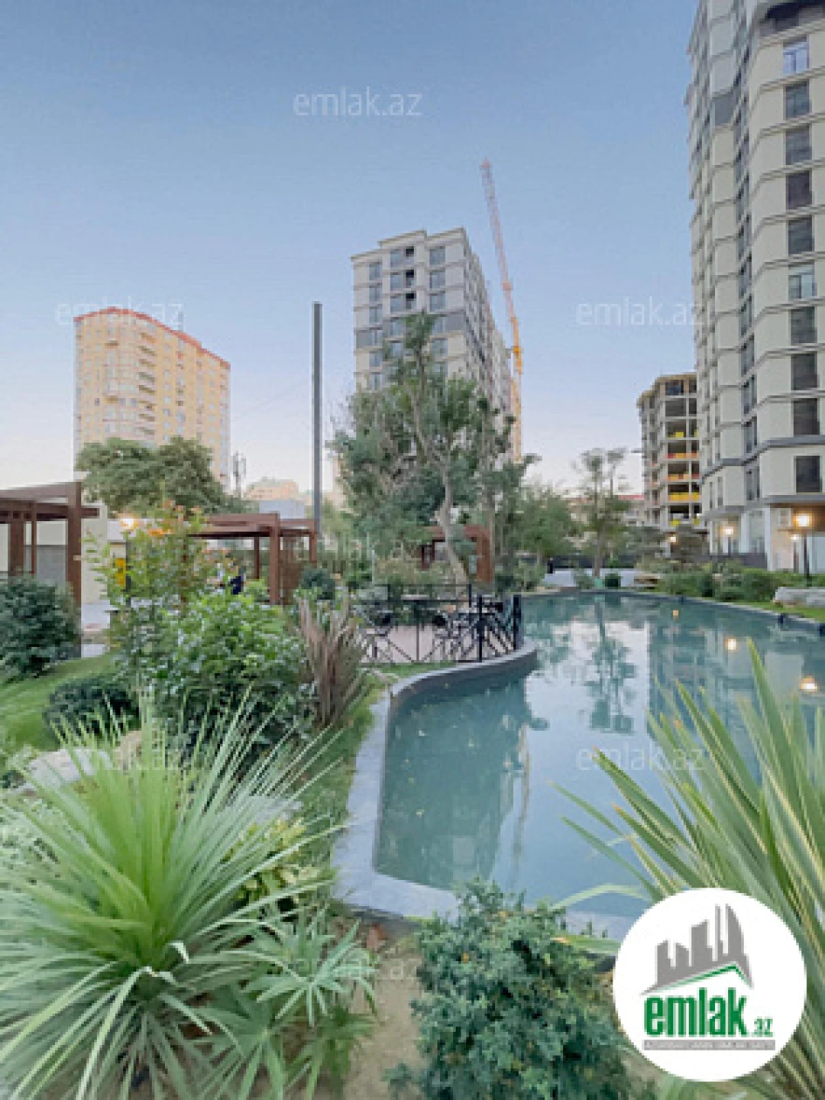 Satılır 4 otaqlı yeni tikili 215 m²