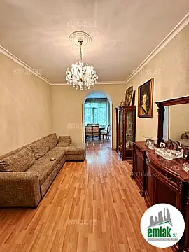 Satılır 4 otaqlı köhnə tikili 105 m² — Bakı, İnşaatçılar 4 otaq 105.00 m²