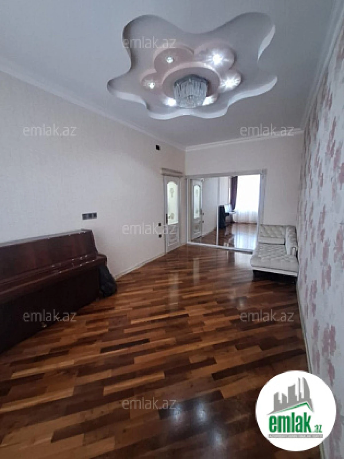 Satılır 4 otaqlı yeni tikili 200 m²