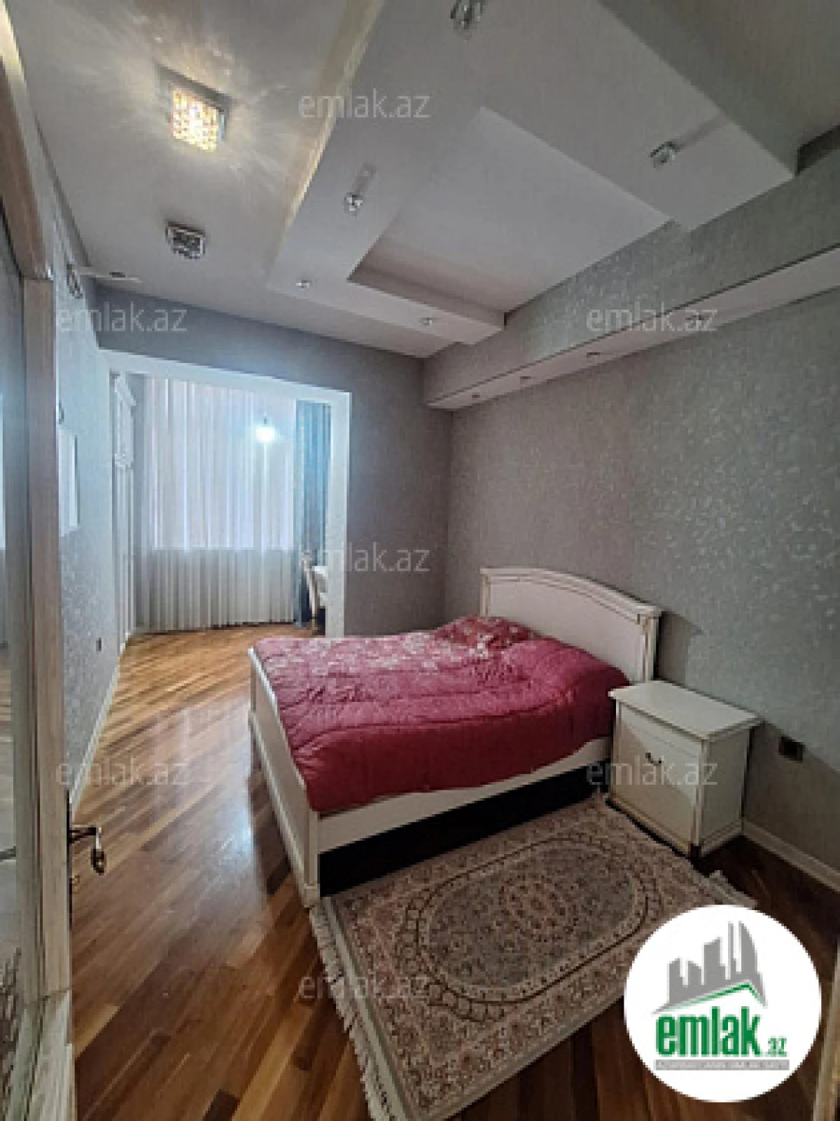 Satılır 4 otaqlı yeni tikili 200 m²