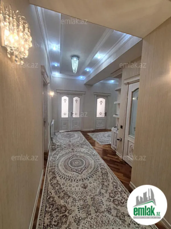 Satılır 4 otaqlı yeni tikili 200 m²