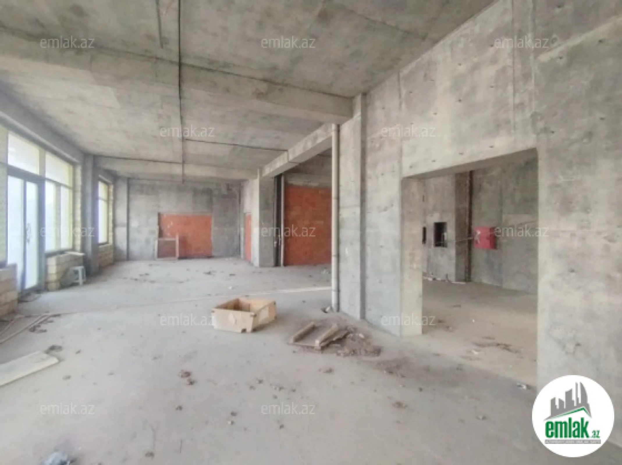 Satılır 6 otaqlı obyekt 300 m²