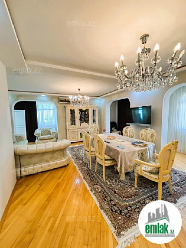 Satılır 4 otaqlı köhnə tikili 100 m²