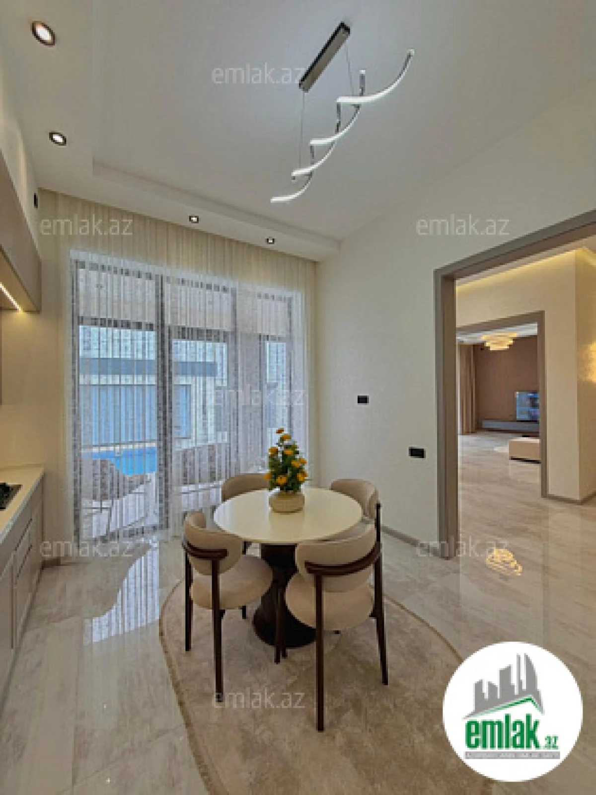 Satılır 4 otaqlı mənzil 170 m²