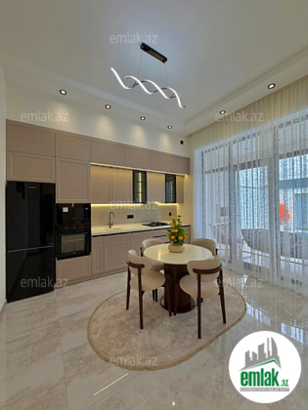 Satılır 4 otaqlı mənzil 170 m²