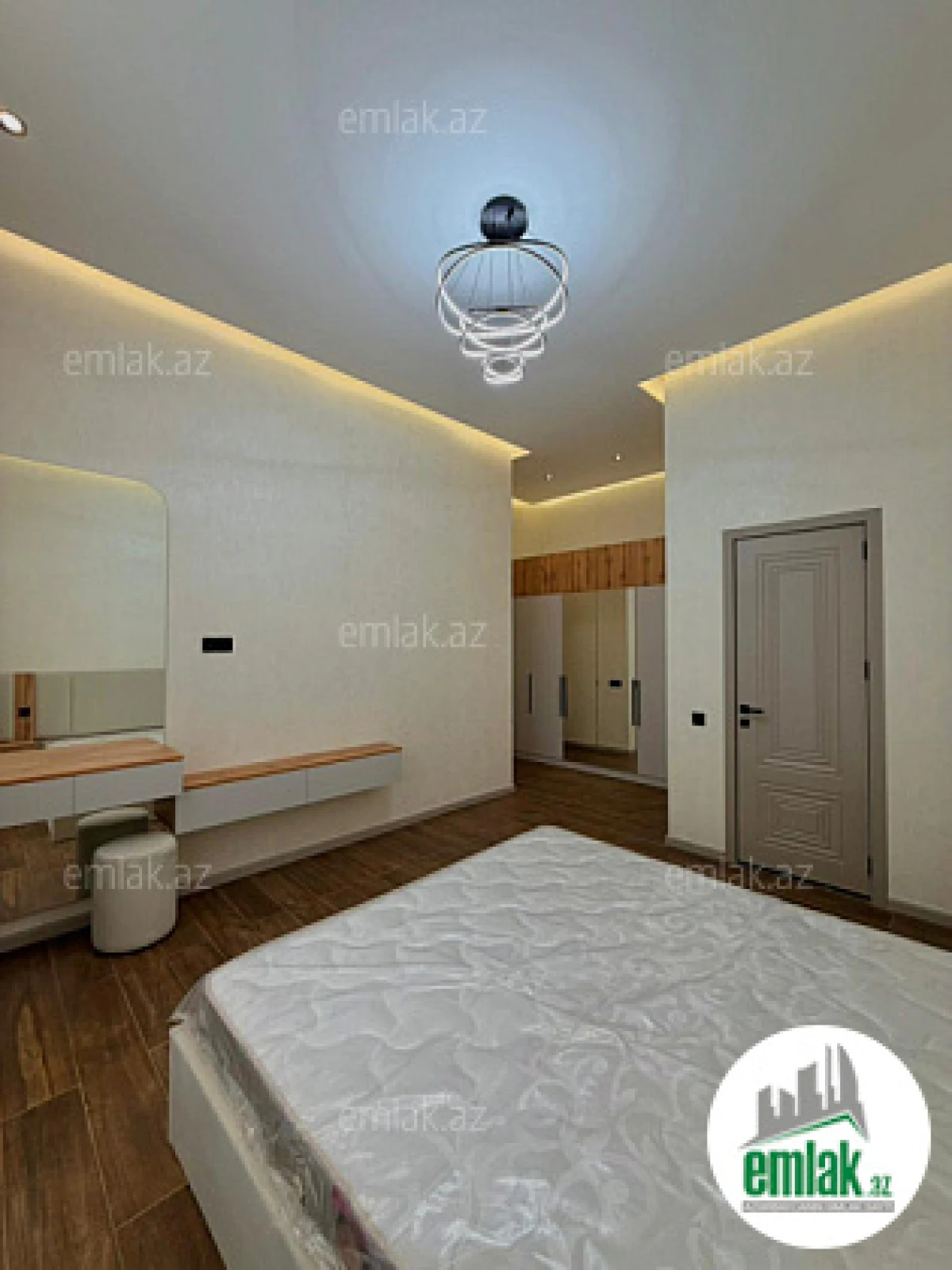 Satılır 4 otaqlı mənzil 170 m²