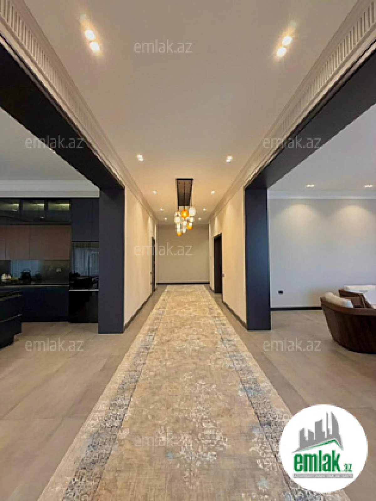 Satılır 5 otaqlı mənzil 300 m²
