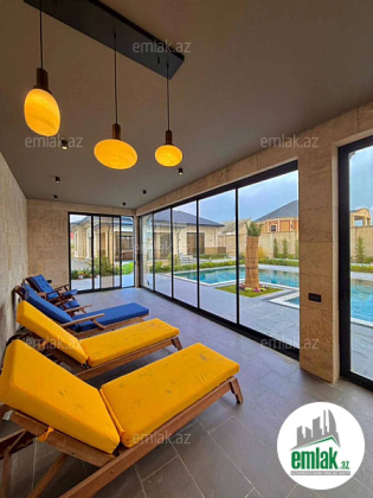 Satılır 5 otaqlı mənzil 300 m²