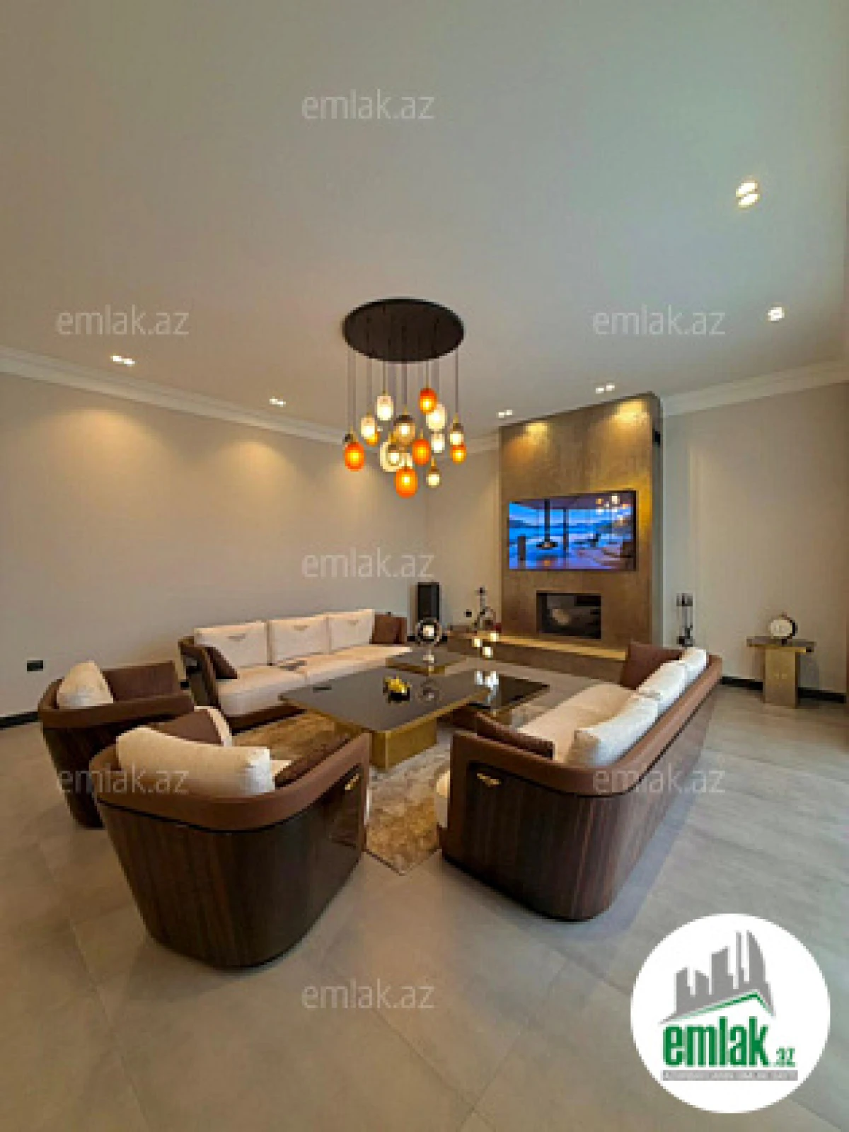 Satılır 5 otaqlı mənzil 300 m²