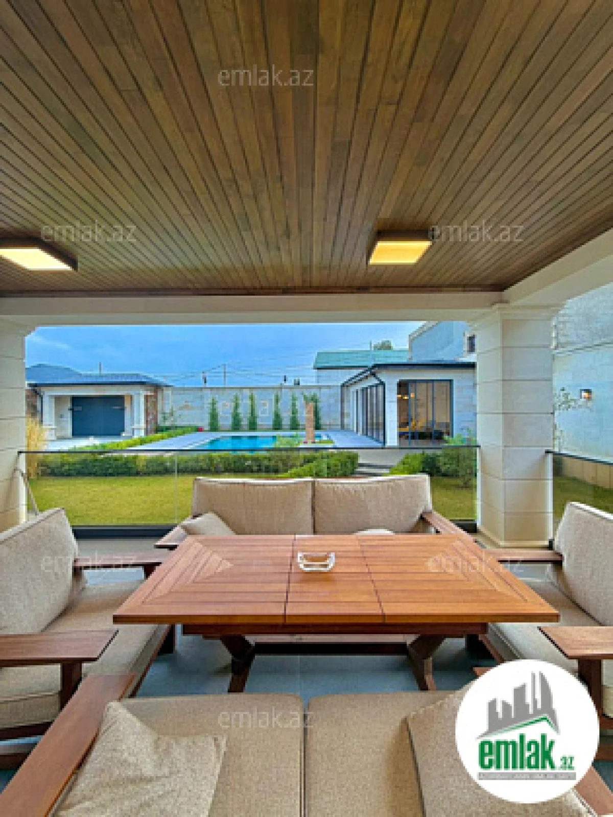 Satılır 5 otaqlı mənzil 300 m²