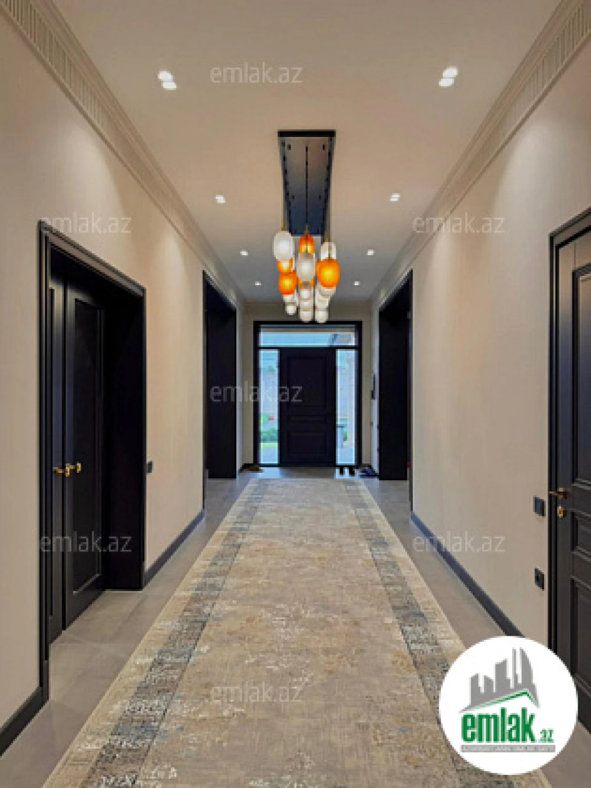 Satılır 5 otaqlı mənzil 300 m²