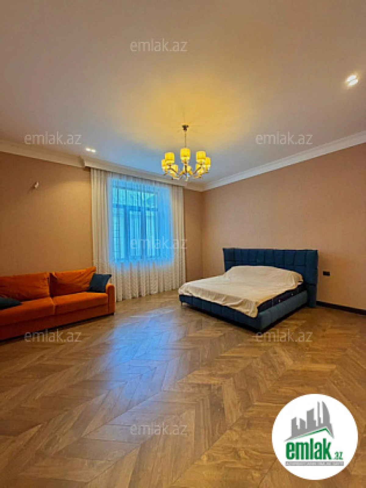 Satılır 5 otaqlı mənzil 300 m²