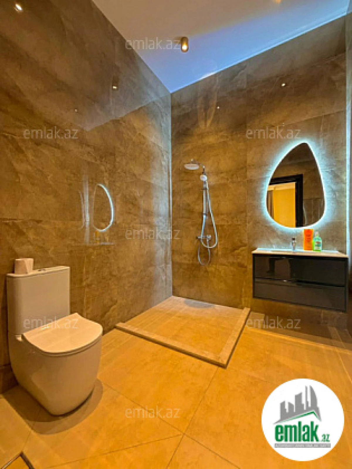 Satılır 5 otaqlı mənzil 300 m²