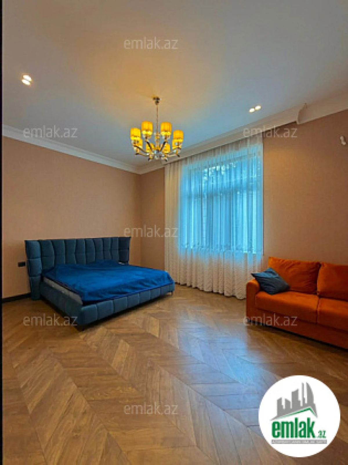 Satılır 5 otaqlı mənzil 300 m²