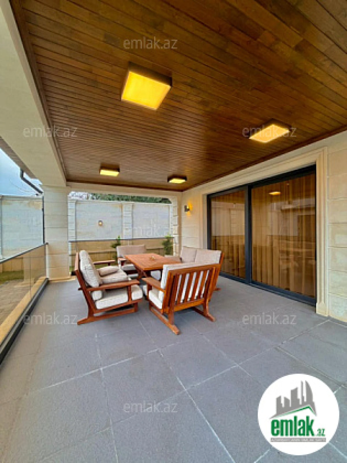 Satılır 5 otaqlı mənzil 300 m²