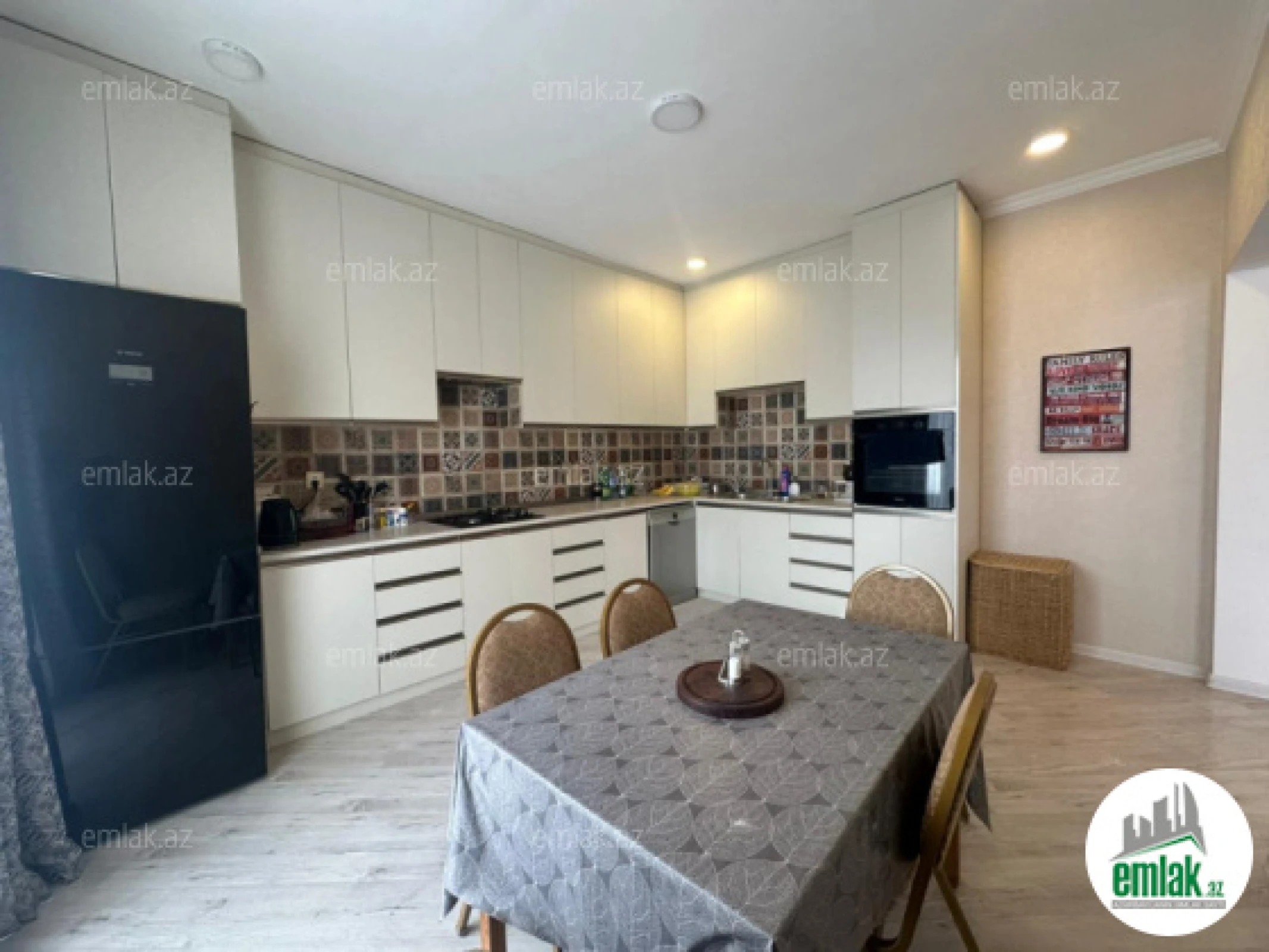 Satılır 13 otaqlı həyət evi 500 m²