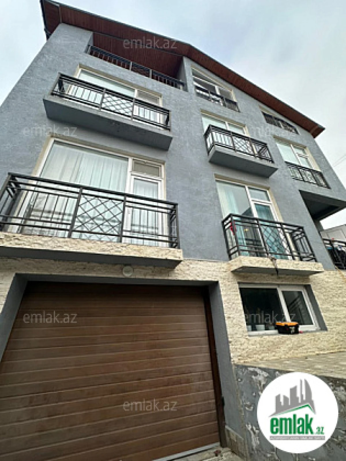 Satılır 13 otaqlı həyət evi 500 m²