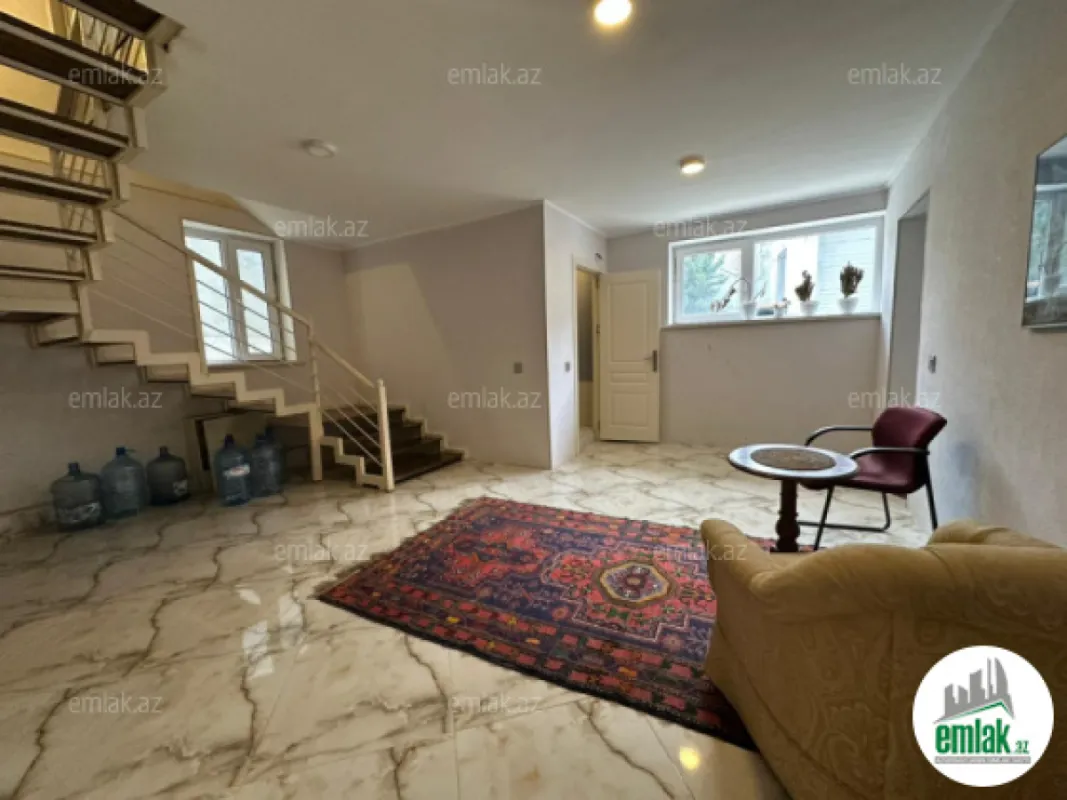 Satılır 13 otaqlı həyət evi 500 m²