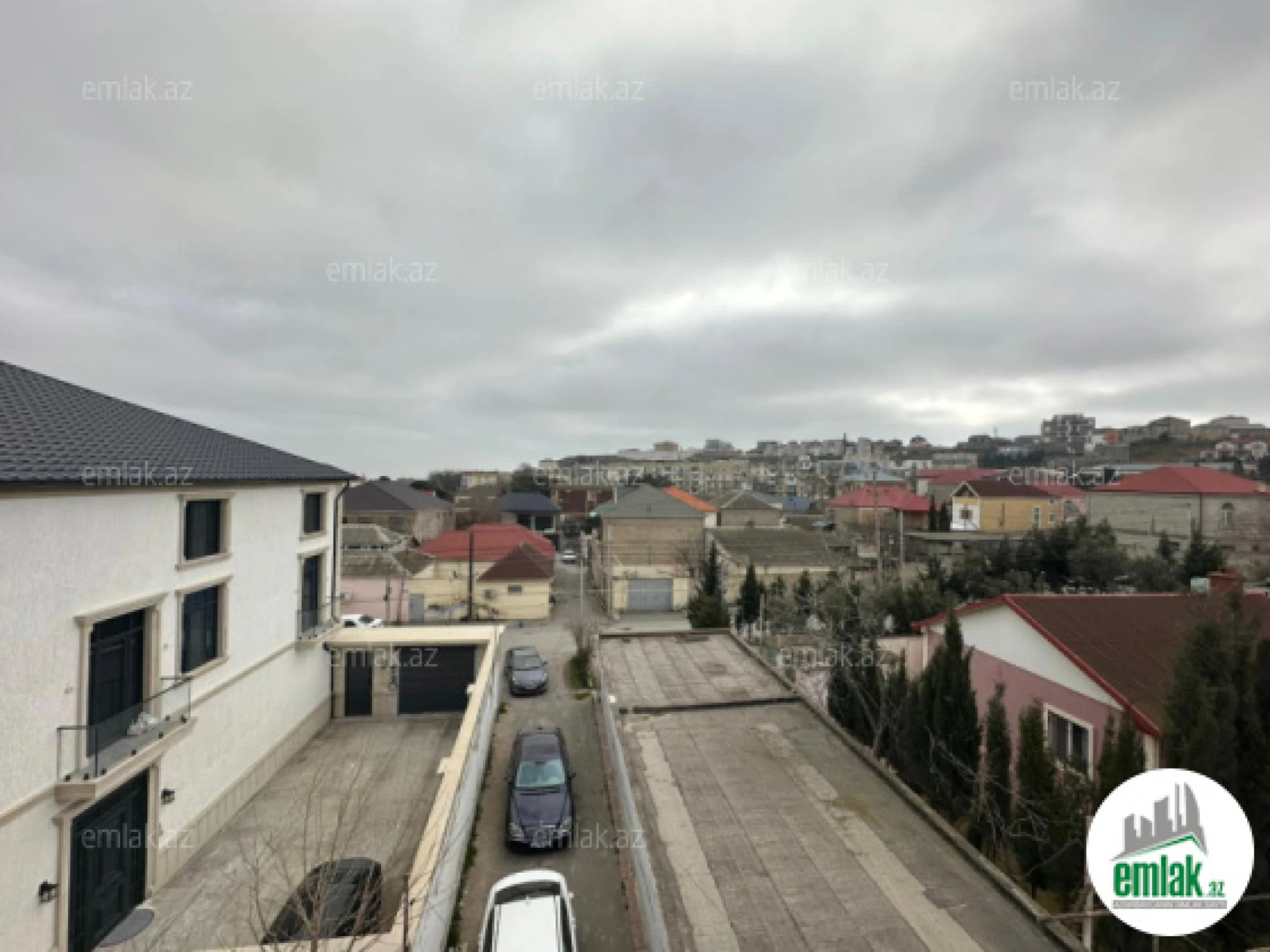 Satılır 13 otaqlı həyət evi 500 m²