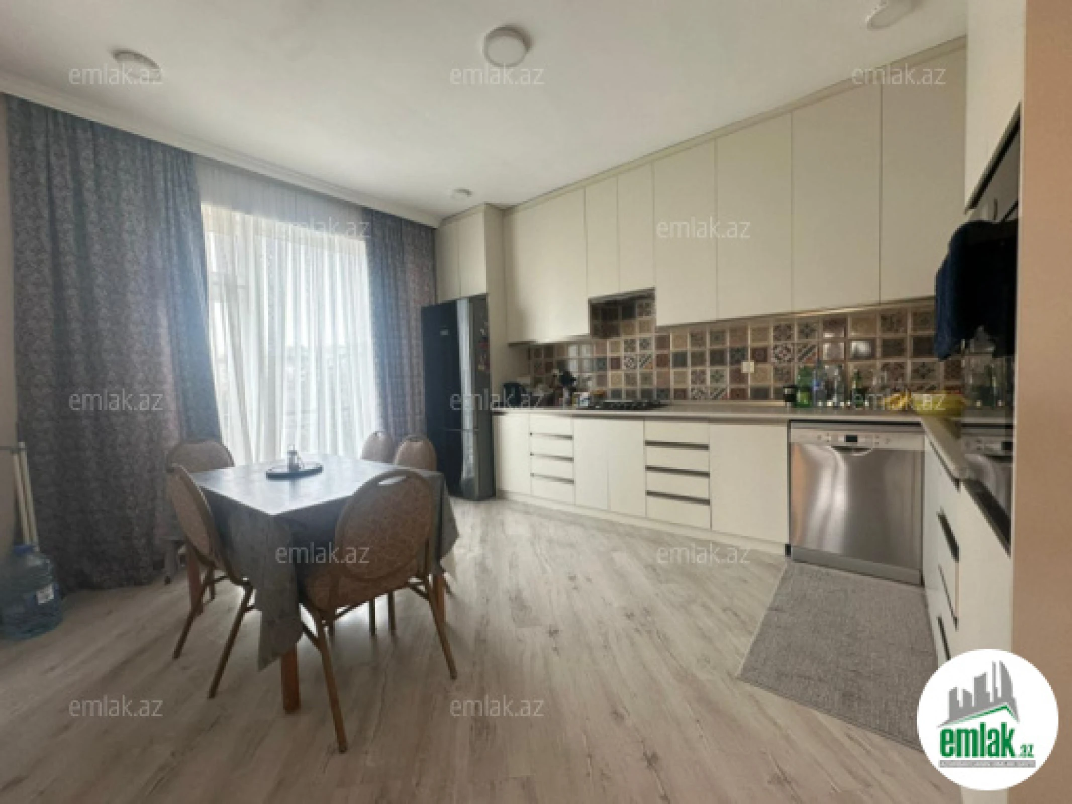 Satılır 13 otaqlı həyət evi 500 m²