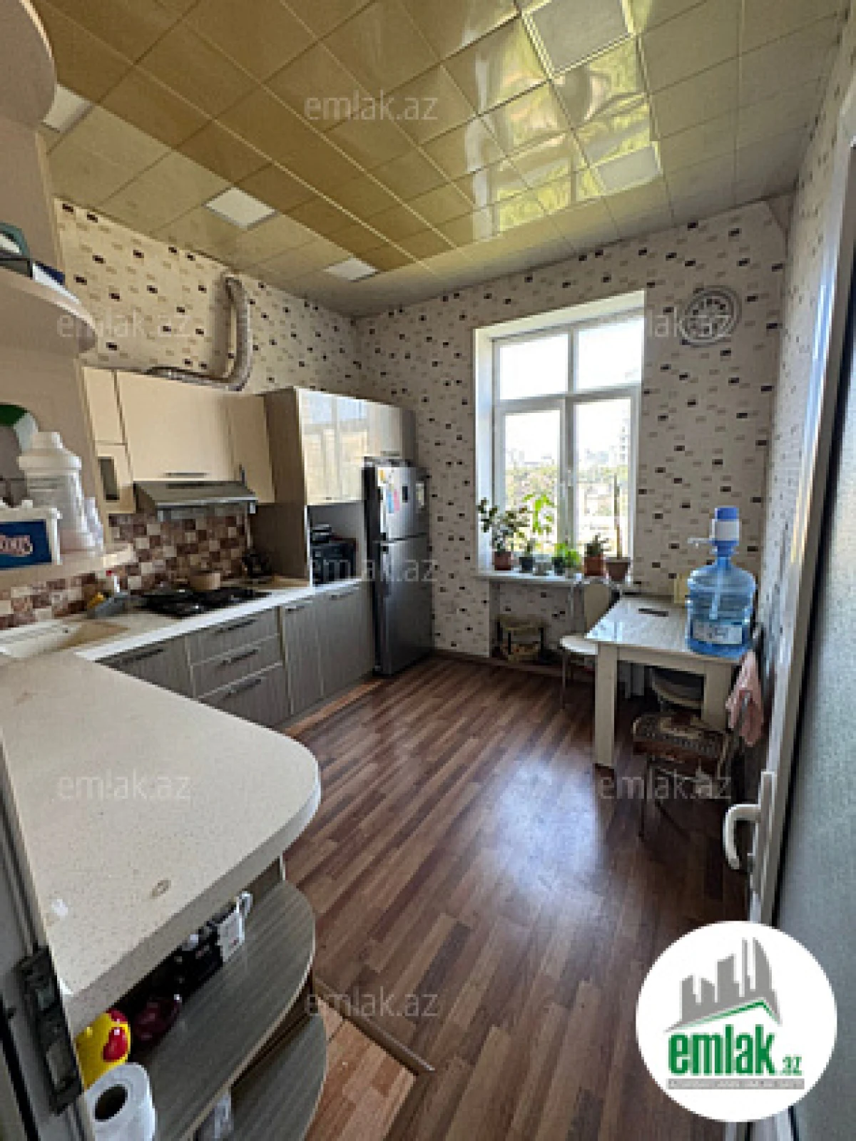 Satılır 3 otaqlı köhnə tikili 74 m²