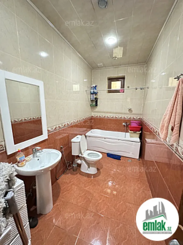 Satılır 5 otaqlı həyət evi 200 m²