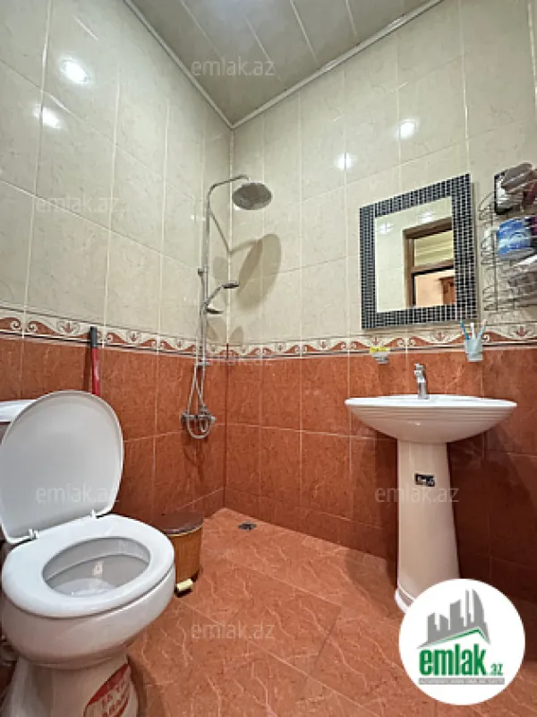 Satılır 5 otaqlı həyət evi 200 m²