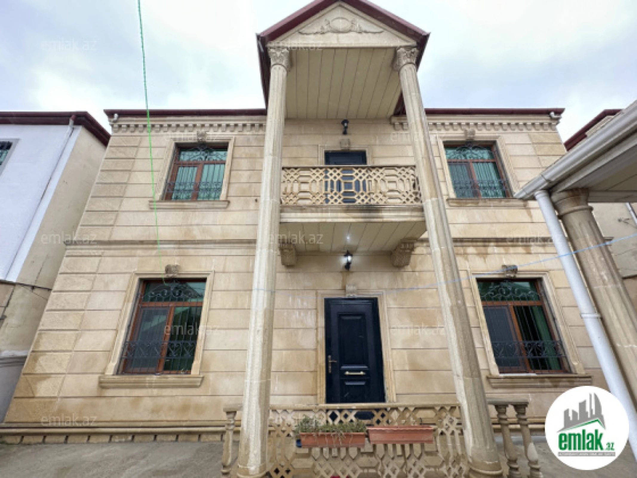 Satılır 5 otaqlı həyət evi 200 m²