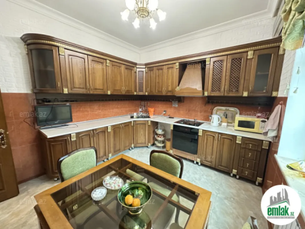 Satılır 5 otaqlı həyət evi 200 m²