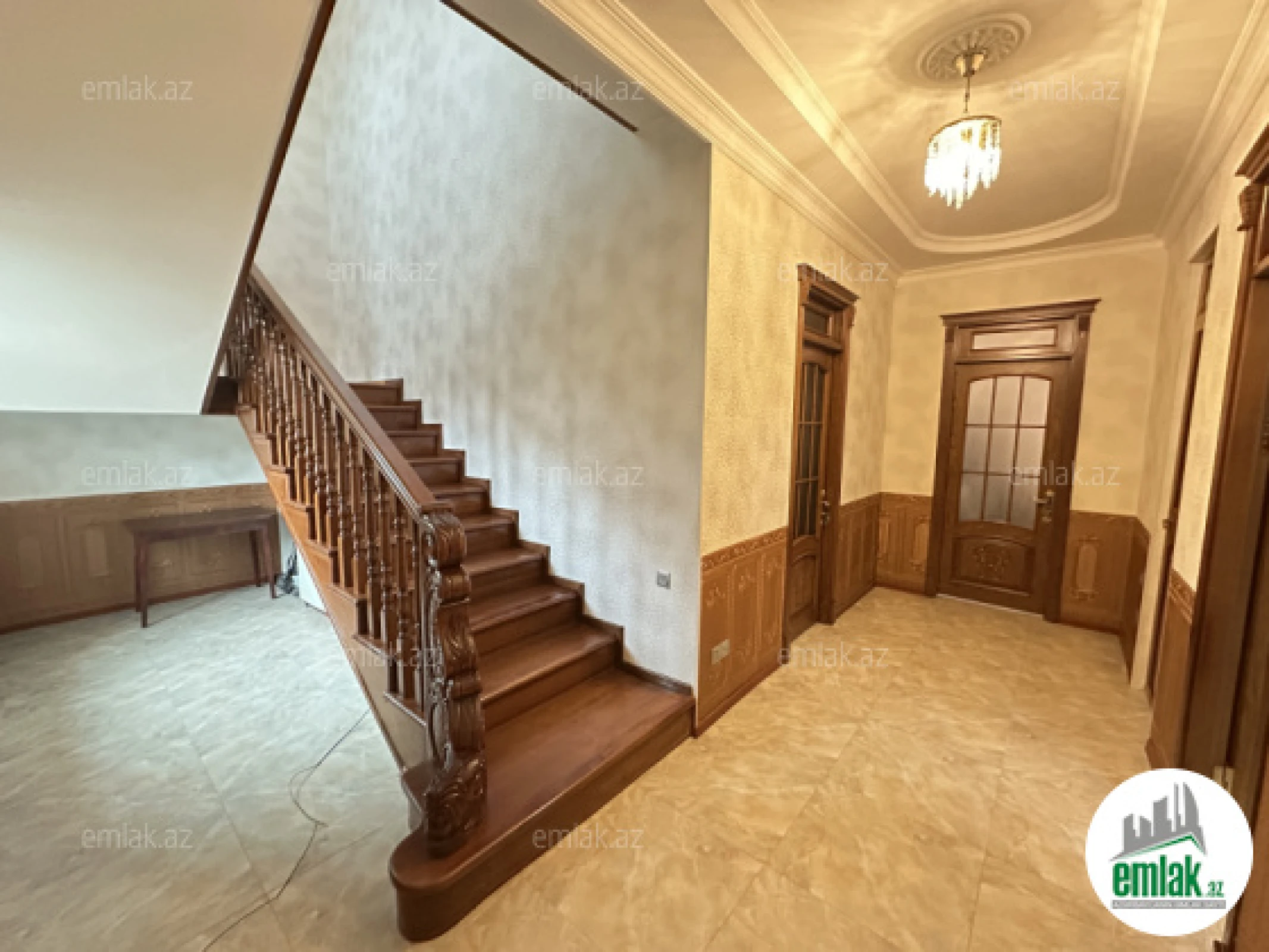 Satılır 5 otaqlı həyət evi 200 m²