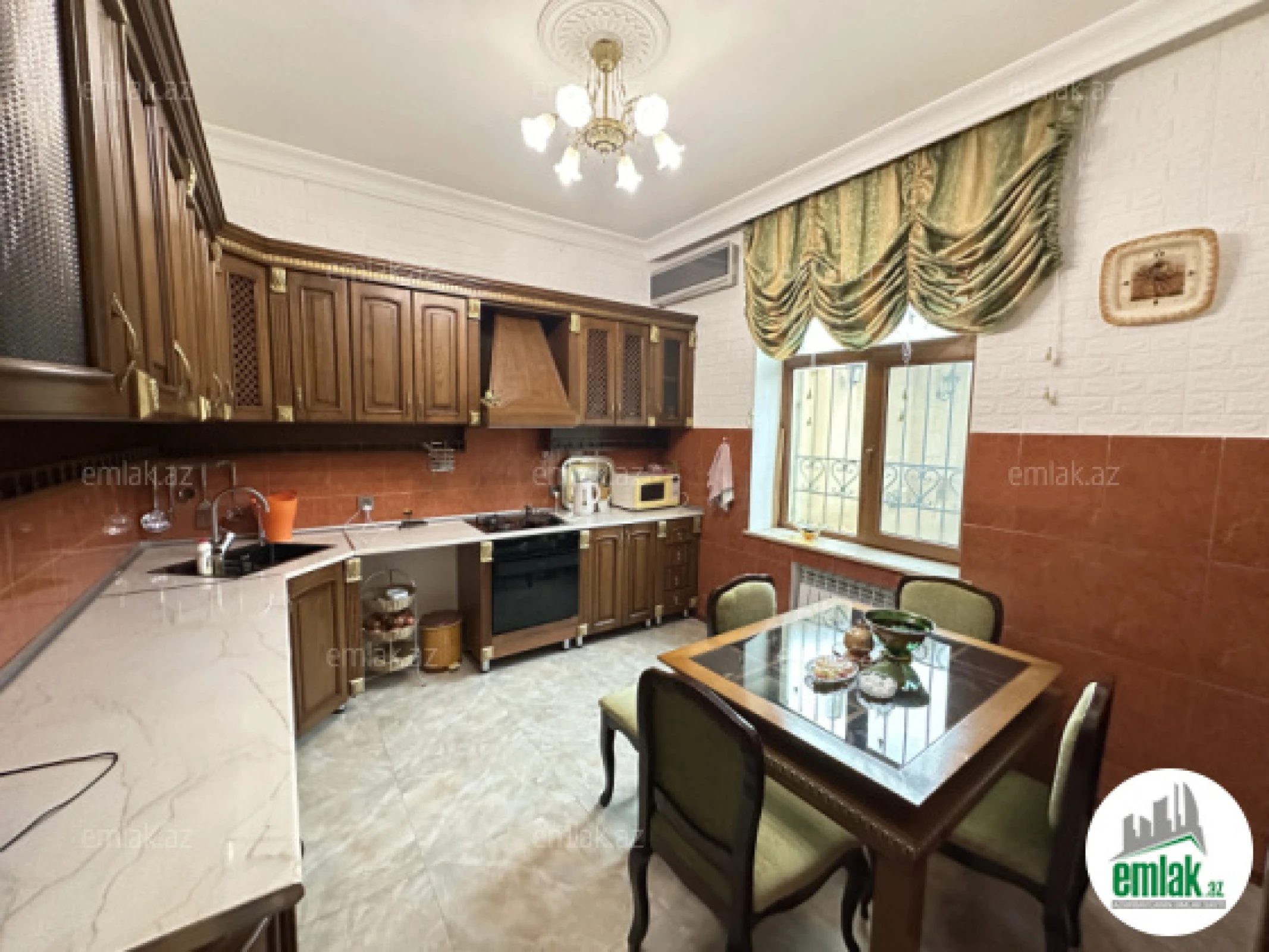 Satılır 5 otaqlı həyət evi 200 m²