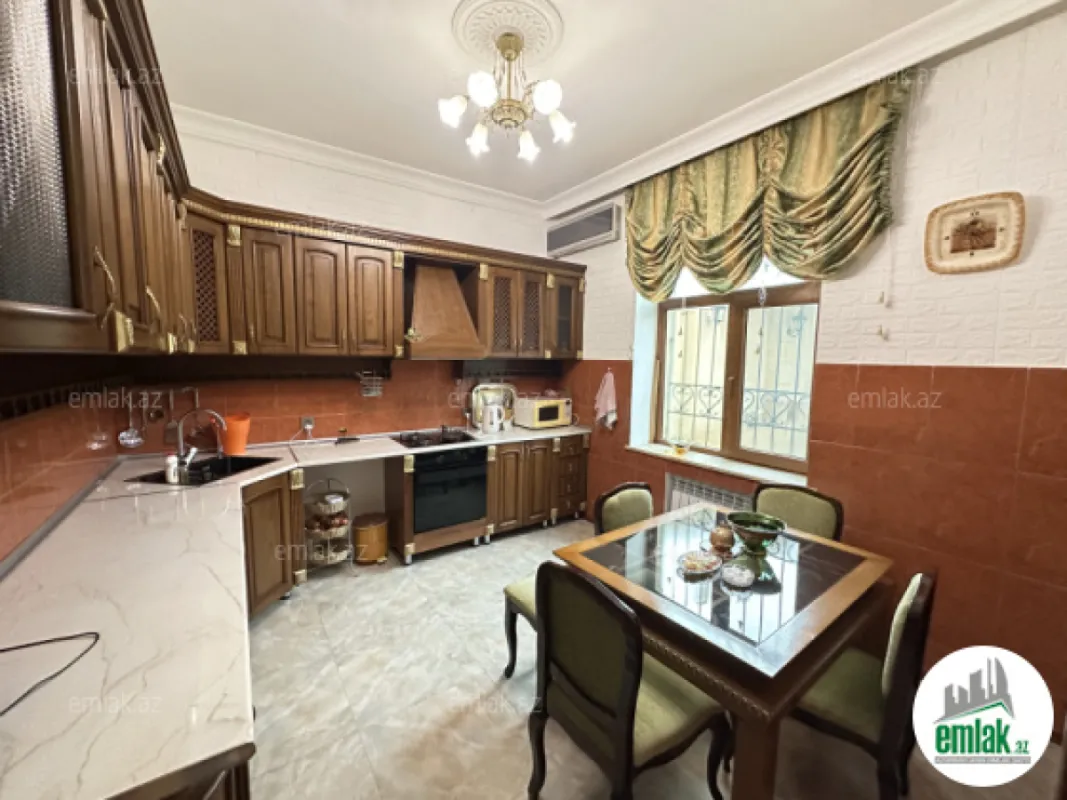 Satılır 5 otaqlı həyət evi 200 m²