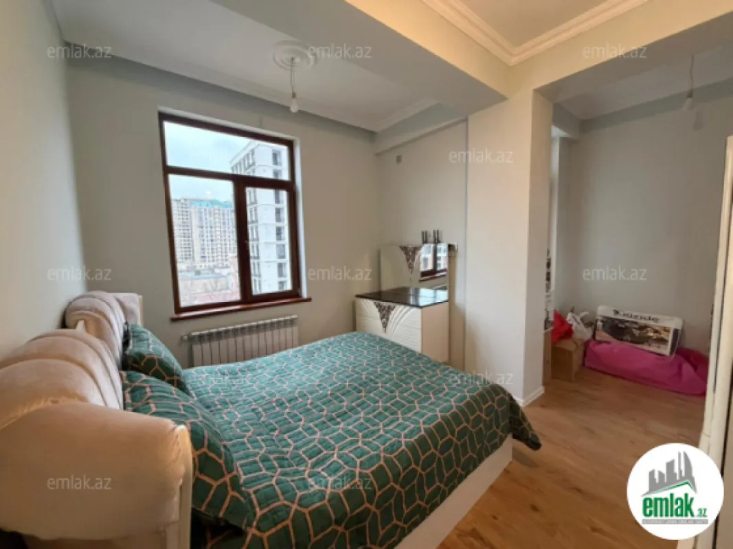 Satılır 4 otaqlı yeni tikili 130 m²