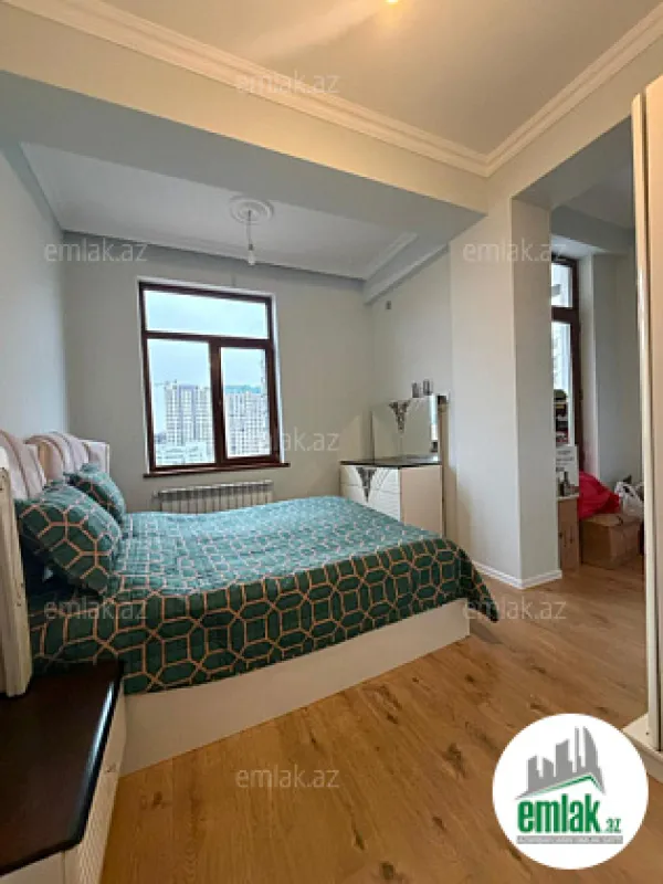 Satılır 4 otaqlı yeni tikili 130 m²