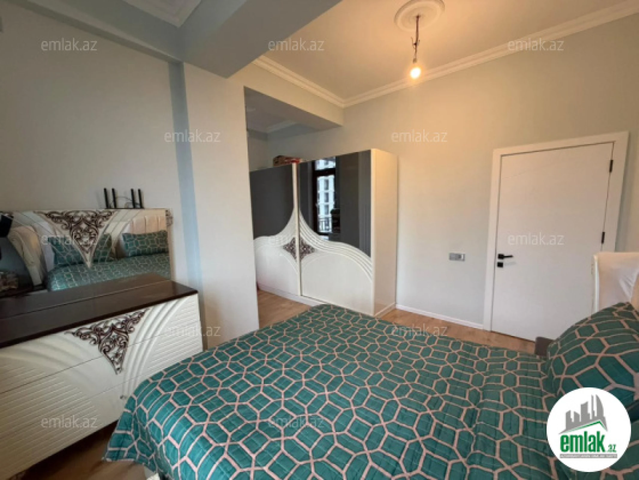 Satılır 4 otaqlı yeni tikili 130 m²