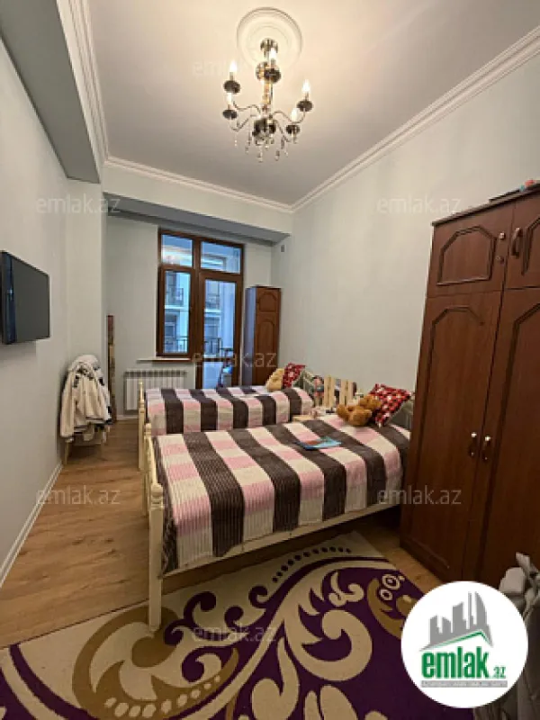 Satılır 4 otaqlı yeni tikili 130 m²