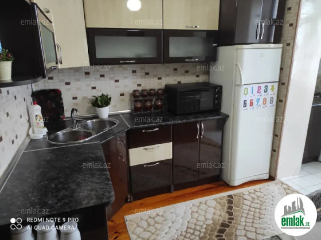 Satılır 3 otaqlı köhnə tikili 85 m²