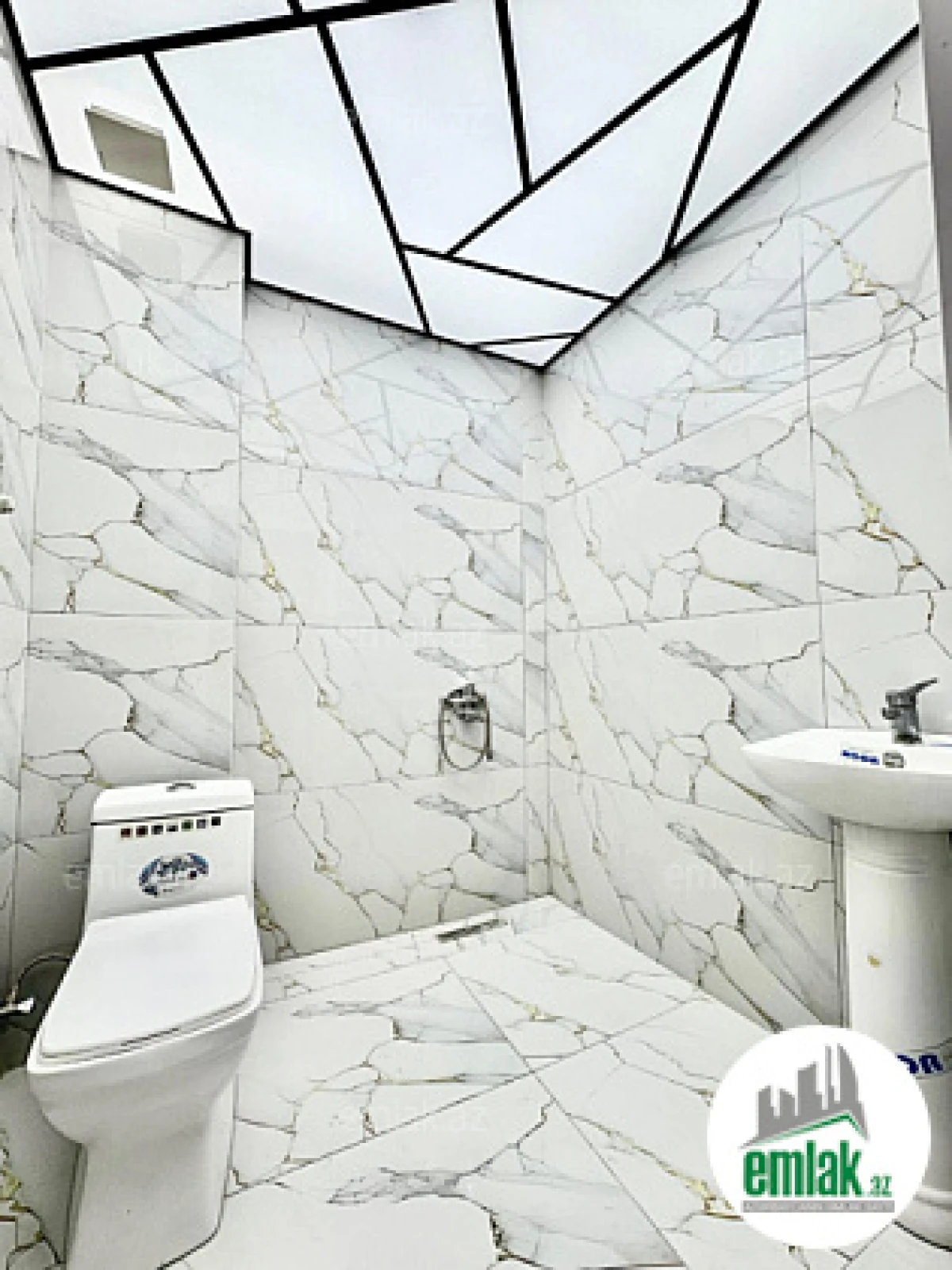 Satılır 2 otaqlı yeni tikili 60 m²