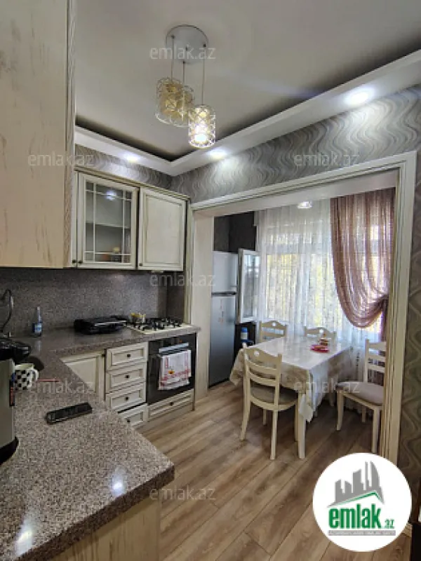 Satılır 3 otaqlı köhnə tikili 75 m²