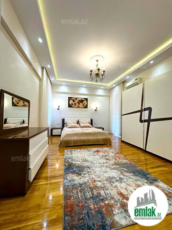 Satılır 4 otaqlı yeni tikili 230 m²