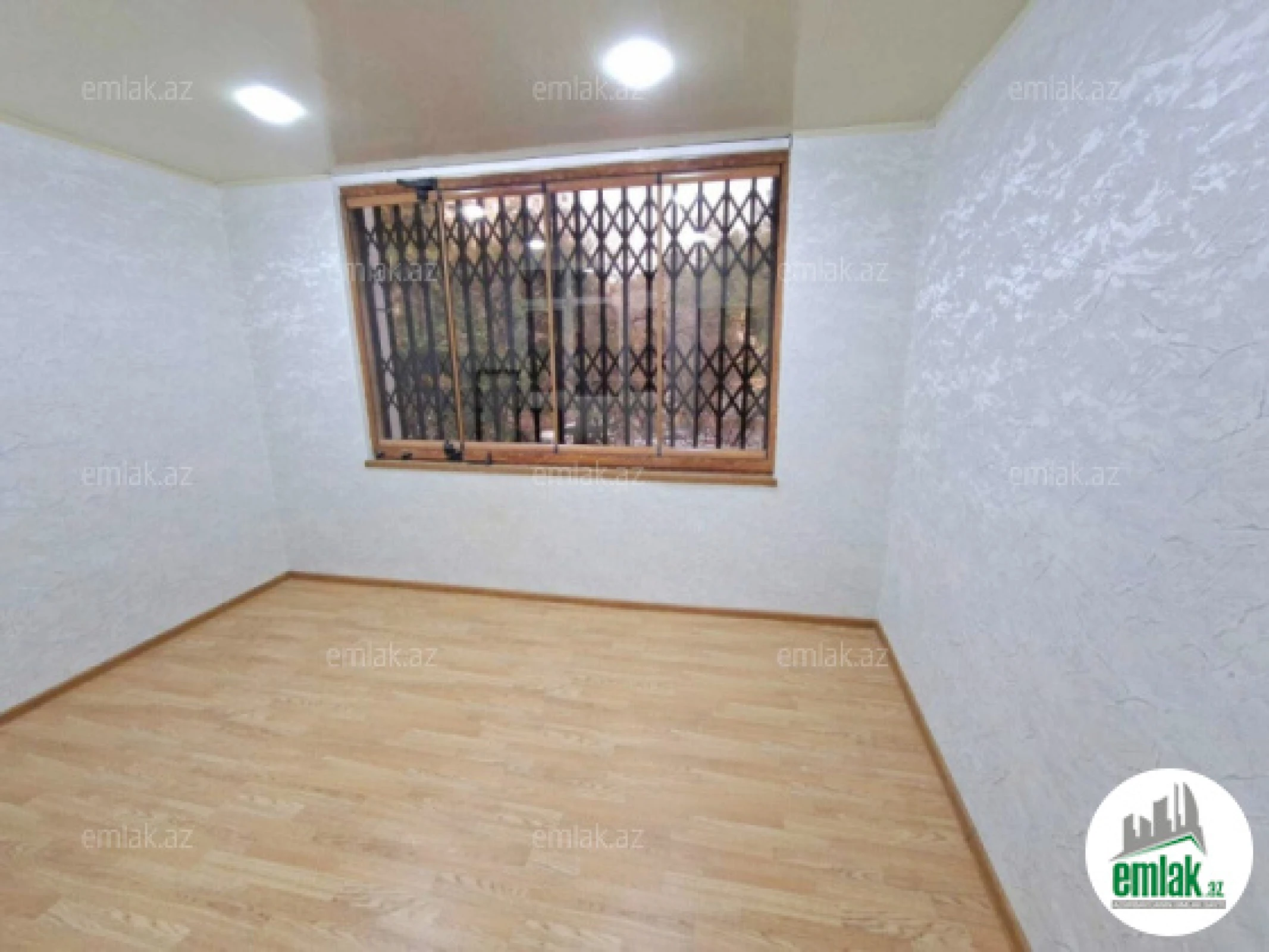 Satılır 4 otaqlı köhnə tikili 80 m²