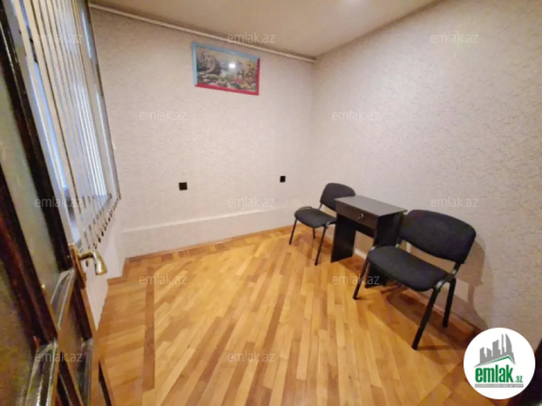 Satılır 4 otaqlı köhnə tikili 80 m²